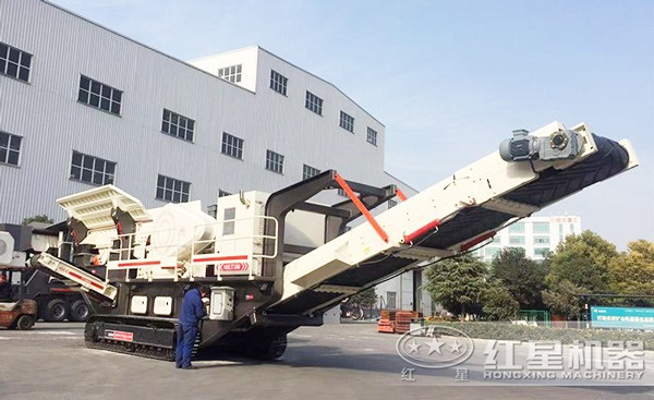 履帶式移動碎煤機(jī)工人出廠檢驗