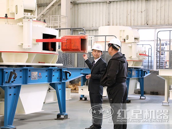 HVI制砂機(jī)兩側(cè)開(kāi)門(mén)裝置展示