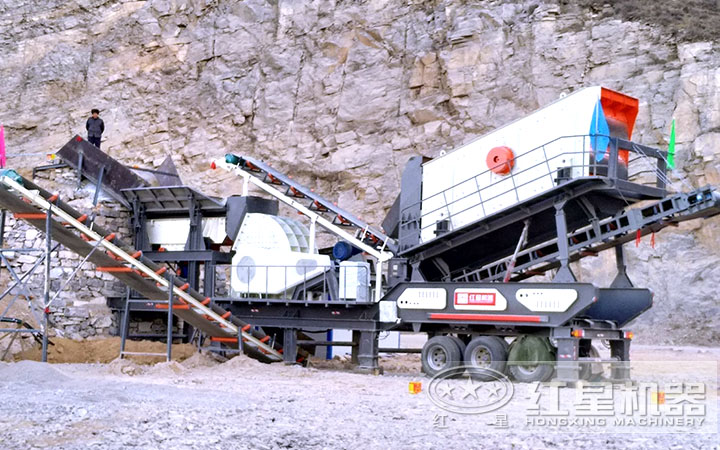 輪式自行重錘式破碎機(jī)械車作業(yè)現(xiàn)場(chǎng)，山東客戶，時(shí)產(chǎn)120噸